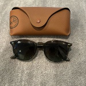 RAYBANS GOOD CONDITION W/ CONTAINER